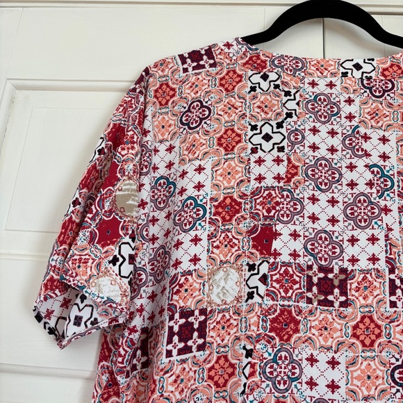 Chico’s Size 1 Tile Paisley Floral Patterned High Low Top Chicos Size Medium - Picture 12 of 12